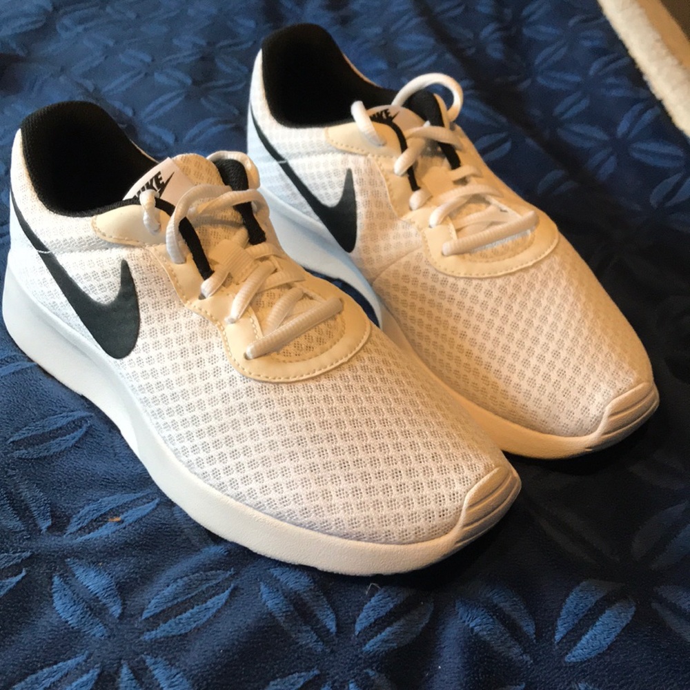 Nike Tennis Shoes - Tanjun